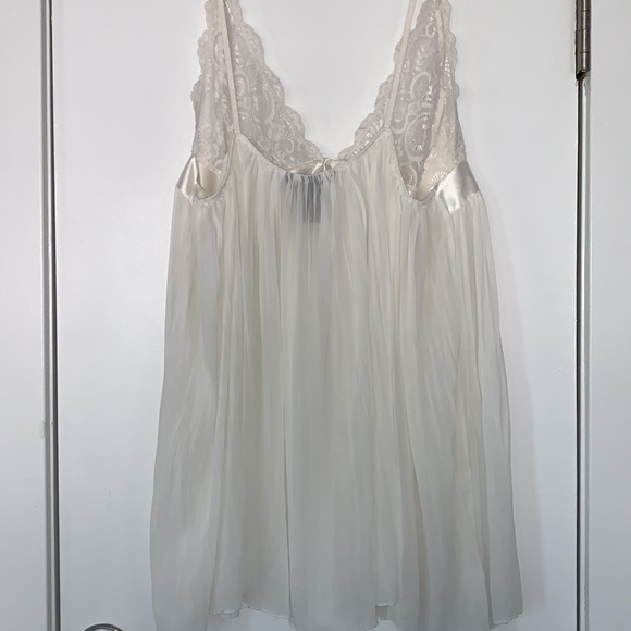 ❌SOLD❌ VS Pleated Babydoll XL - Picture 4 of 5